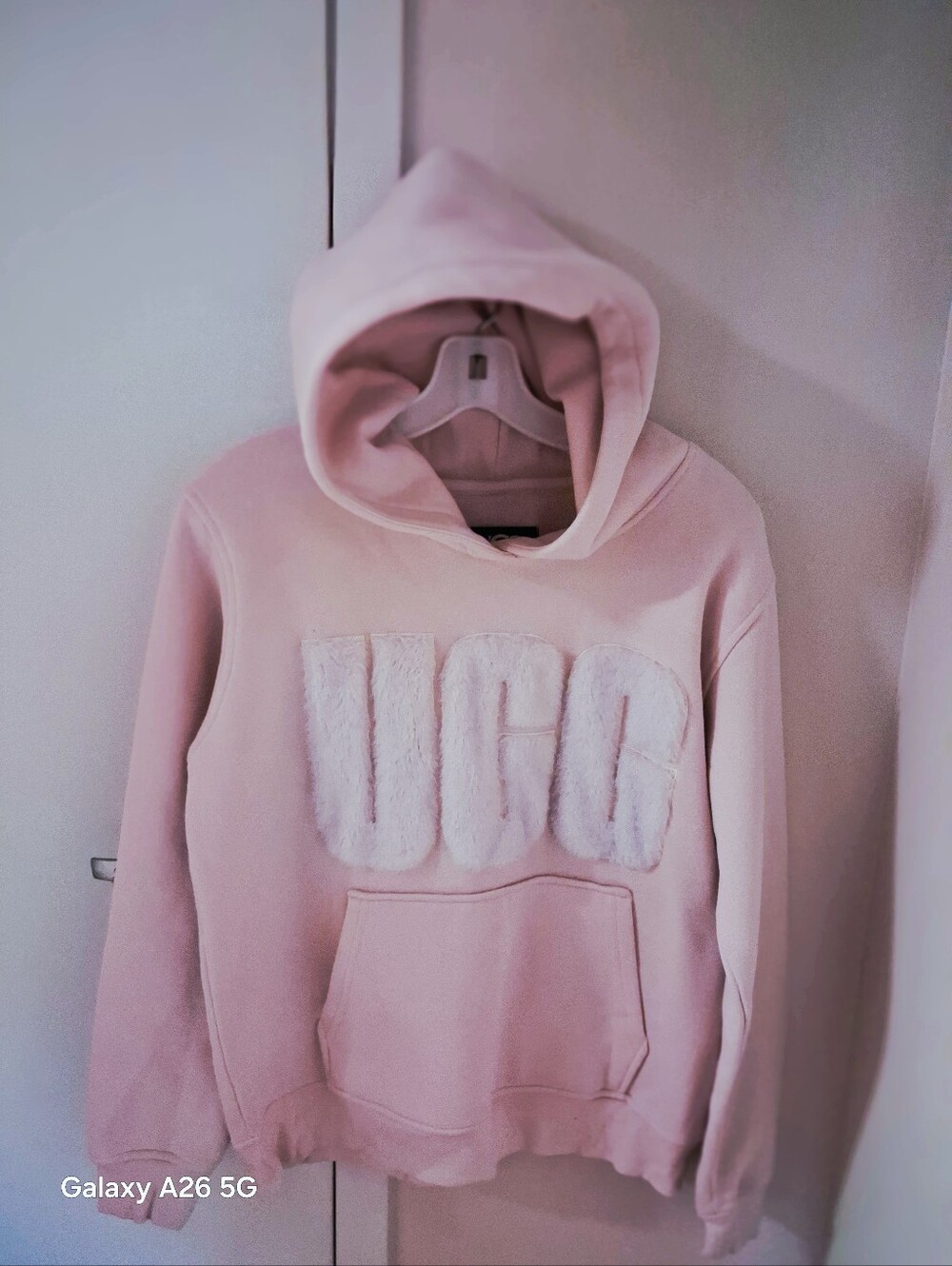 UGG PINK/WHITE FUZZY CHEST LOGO HOODIE SWEATSHIRT SIZE MED